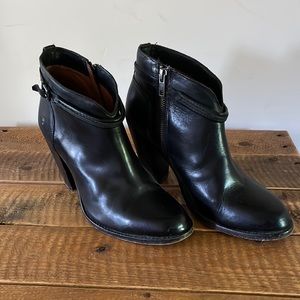 FRYE size 8, ankle bootie